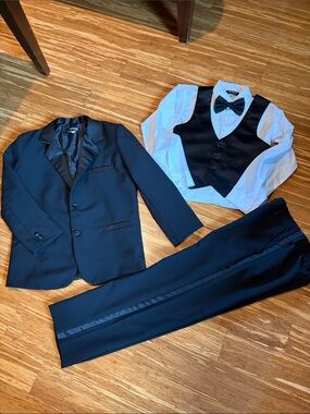 Classic Black Boys' 5-Piece Tuxedo Set with Bow Tie